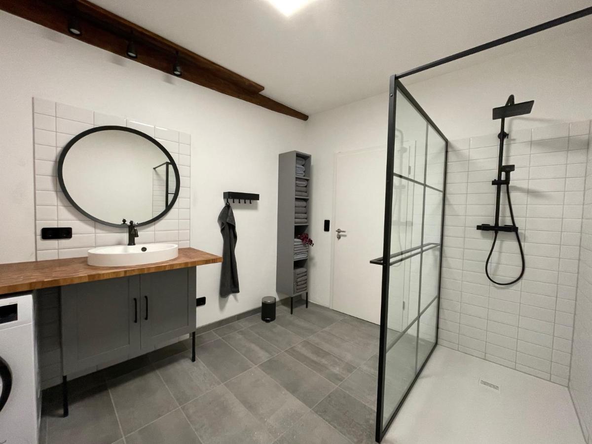 Stilvolle, Zentrale Ferienwohnung Bocksbruecke Mit Parkplatz 살즈위더 외부 사진